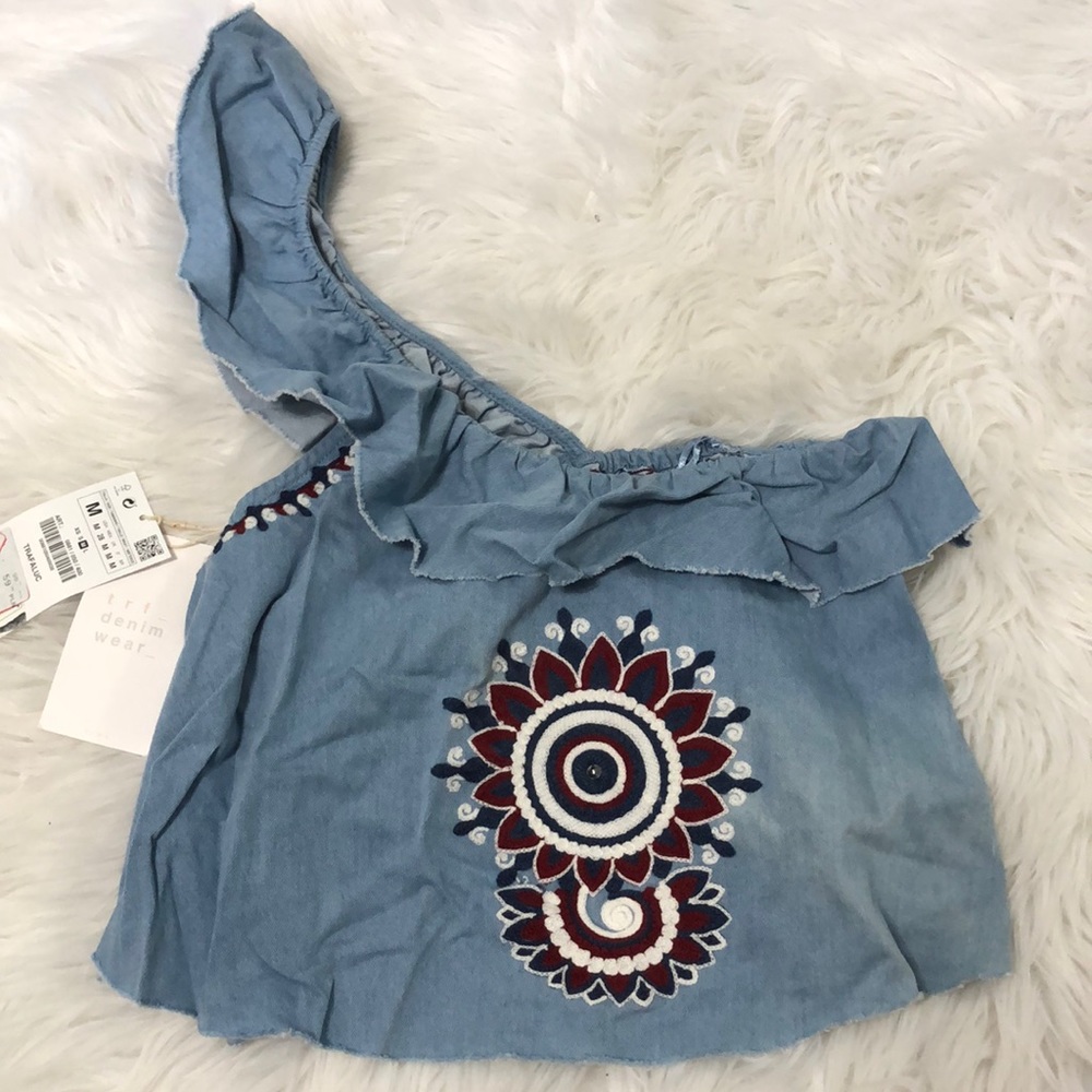 Off shoulder denim crop top